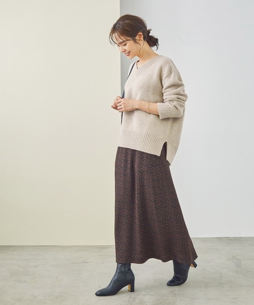 ROPE'（ロペ）の「【一部WEB限定】タスマニアウールVネックフォルムプルオーバーニット（ニット/セーター・レディース・チャコールグレー/ホワイト/ベージュ/ライトグリーン/カーキ/サックスブルー/ラベンダー・38）」の11枚目の写真