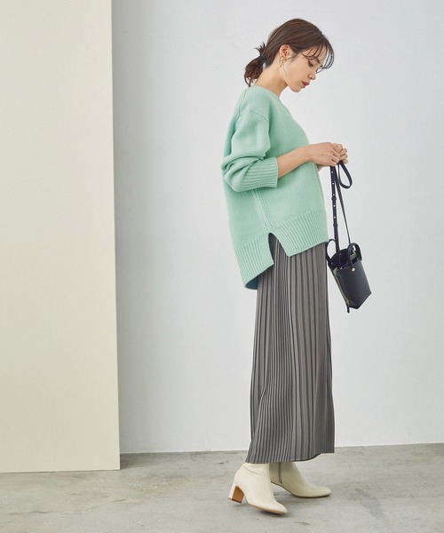 ROPE'（ロペ）の「【一部WEB限定】タスマニアウールVネックフォルムプルオーバーニット（ニット/セーター・レディース・チャコールグレー/ホワイト/ベージュ/ライトグリーン/カーキ/サックスブルー/ラベンダー・38）」の10枚目の写真