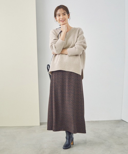 ROPE'（ロペ）の「【一部WEB限定】タスマニアウールVネックフォルムプルオーバーニット（ニット/セーター・レディース・チャコールグレー/ホワイト/ベージュ/ライトグリーン/カーキ/サックスブルー/ラベンダー・38）」の17枚目の写真