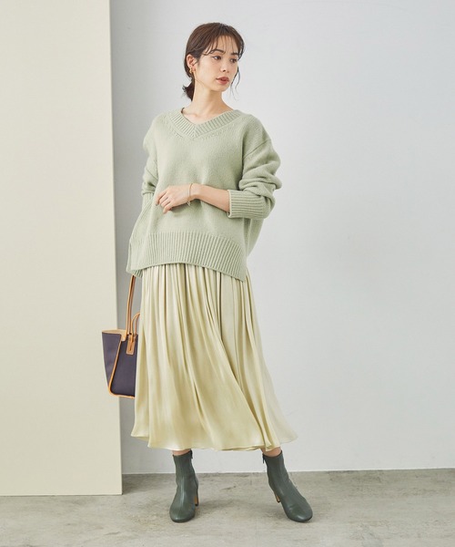 ROPE'（ロペ）の「【一部WEB限定】タスマニアウールVネックフォルムプルオーバーニット（ニット/セーター・レディース・チャコールグレー/ホワイト/ベージュ/ライトグリーン/カーキ/サックスブルー/ラベンダー・38）」の18枚目の写真