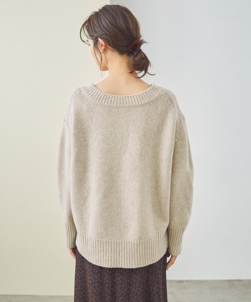 ROPE'（ロペ）の「【一部WEB限定】タスマニアウールVネックフォルムプルオーバーニット（ニット/セーター・レディース・チャコールグレー/ホワイト/ベージュ/ライトグリーン/カーキ/サックスブルー/ラベンダー・38）」の9枚目の写真