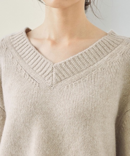 ROPE'（ロペ）の「【一部WEB限定】タスマニアウールVネックフォルムプルオーバーニット（ニット/セーター・レディース・チャコールグレー/ホワイト/ベージュ/ライトグリーン/カーキ/サックスブルー/ラベンダー・38）」の16枚目の写真