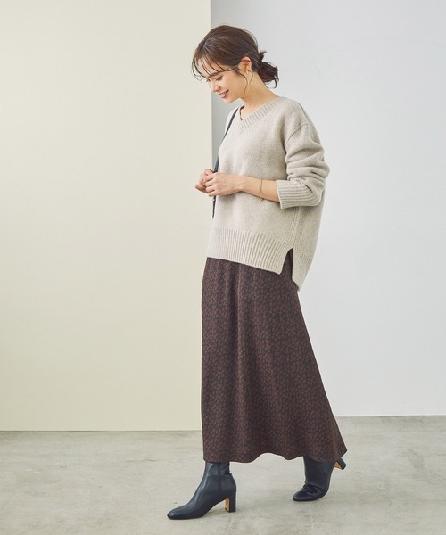 ROPE'（ロペ）の「【一部WEB限定】タスマニアウールVネックフォルムプルオーバーニット（ニット/セーター・レディース・チャコールグレー/ホワイト/ベージュ/ライトグリーン/カーキ/サックスブルー/ラベンダー・38）」の15枚目の写真