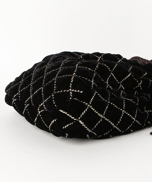 NE QUITTEZ PAS!(ヌキテパ)の「ne Quittez pas VELVET QUILT ONE HANDLE BAG(ハンドバッグ・レディース・ブラック/ベージュ・ONE SIZE)」の3枚目の写真