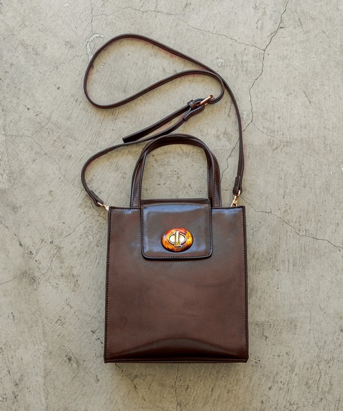 OLIVE des OLIVE（オリーブデオリーブ）の「べっ甲ひねりスクエアバッグ（ショルダーバッグ・レディース・ダークブラウン/グレイッシュベージュ/ブルー・FREE）」の4枚目の写真