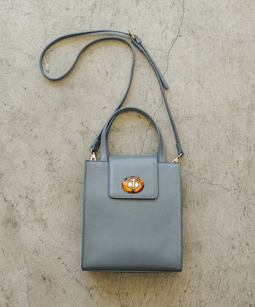 OLIVE des OLIVE（オリーブデオリーブ）の「べっ甲ひねりスクエアバッグ（ショルダーバッグ・レディース・ダークブラウン/グレイッシュベージュ/ブルー・FREE）」の19枚目の写真