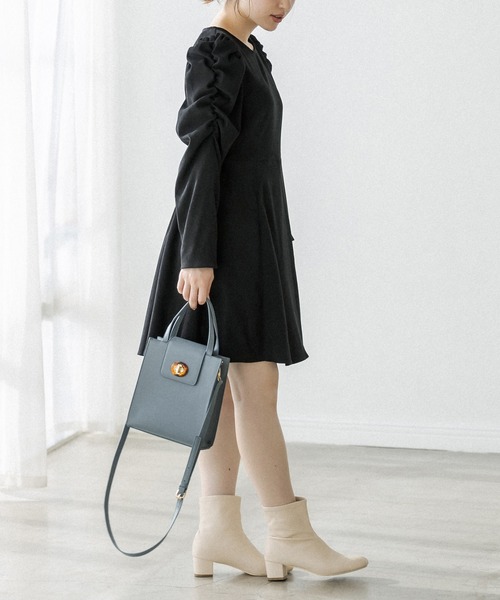 OLIVE des OLIVE（オリーブデオリーブ）の「べっ甲ひねりスクエアバッグ（ショルダーバッグ・レディース・ダークブラウン/グレイッシュベージュ/ブルー・FREE）」の18枚目の写真