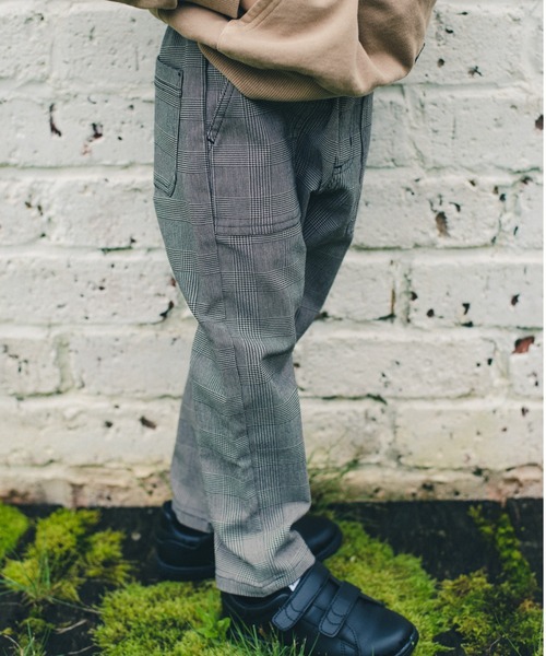 BRANSHES（ブランシェス）の「チェック柄クライミングパンツ（その他パンツ・キッズ・グレー/アイボリー・100cm/120cm/130cm/140cm/90cm/110cm/150cm）」の2枚目の写真