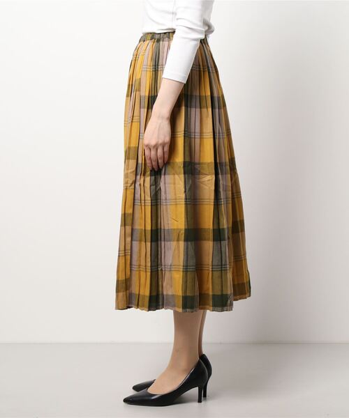 Samansa Mos2（サマンサ モスモス）の「柄アソート細プリーツスカート（スカート・レディース・ベージュ/レッド/イエロー/ブルー/チャコール・ﾌﾘ-）」の7枚目の写真