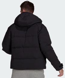adidas（アディダス）の「ビッグバッフル ダウンジャケット