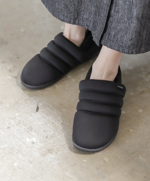 studio CLIP（スタディオクリップ）の「【主婦スタッフとつくった！】こだわりキルトスリッポン（スリッポン・レディース・ブラック/ブラウン/グリーン/その他1・MEDIUM/LARGE）」の2枚目の写真