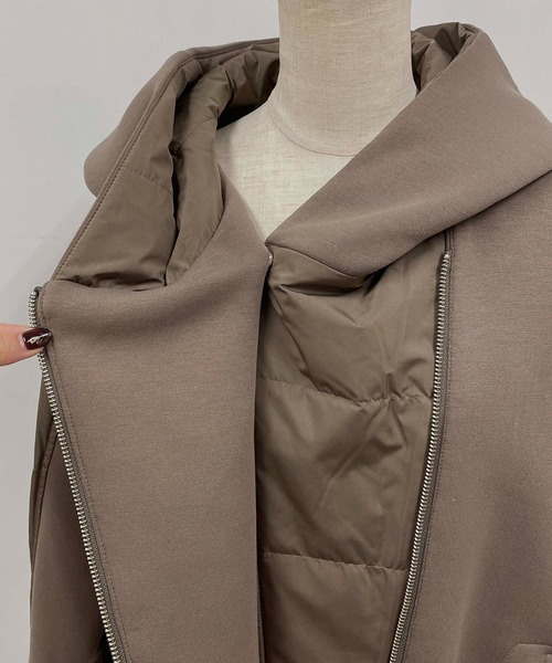 LUGIVA（ルギヴァ）の「ダンボールニットｘキルトダウンジャケット（ダウンジャケット/コート・レディース・ブラック/ブラウン/グレー・M）」の9枚目の写真