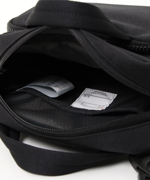 CIE（シー）の「【CIE / シー】ENOUGH 2WAY SHOULDER(ミニショルダーバッグ)（ショルダーバッグ・メンズ・ブラック・FREE）」の5枚目の写真