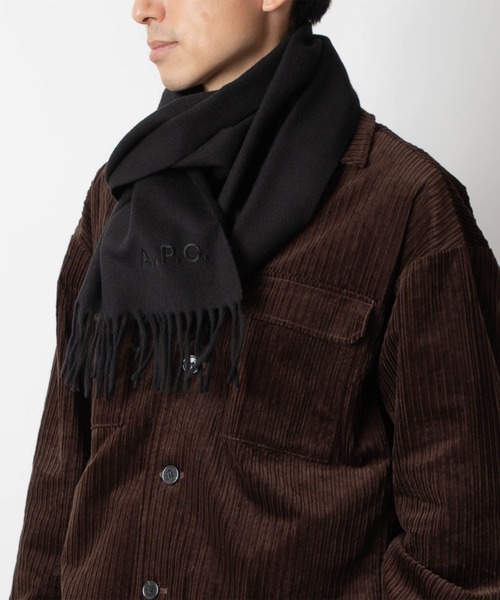 A.P.C.(アーペーセー)の「A.P.C. Ambroise アー・ペー・セー アンブローズ 刺繍入り マフラー(マフラー・レディース・ブラック/キャメル/ダークネイビー/グレー・FREE)」の2枚目の写真