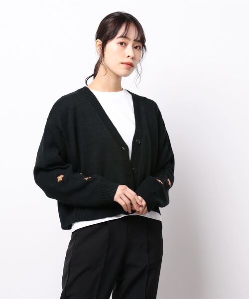 ehka sopo（エヘカソポ）の「お花刺繍Vネックカーディガン（カーディガン/ボレロ・レディース・キナリ/サックスブルー/ブラック/ベージュ・ﾌﾘ-）」の3枚目の写真