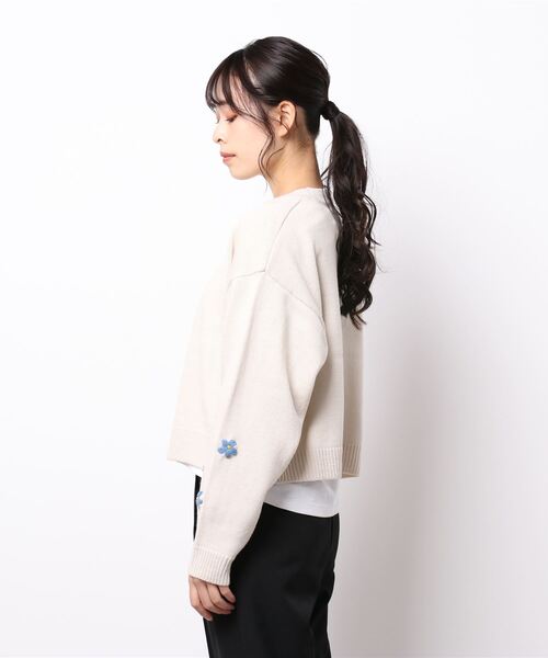 ehka sopo（エヘカソポ）の「お花刺繍Vネックカーディガン（カーディガン/ボレロ・レディース・キナリ/サックスブルー/ブラック/ベージュ・ﾌﾘ-）」の5枚目の写真