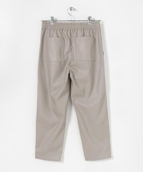 ITEMS URBANRESEARCH(アイテムズ アーバンリサーチ)の「ヴィーガンレザー イージーパンツ(その他パンツ・メンズ・ブラック/グレー/オフホワイト・MEDIUM/LARGE)」の6枚目の写真