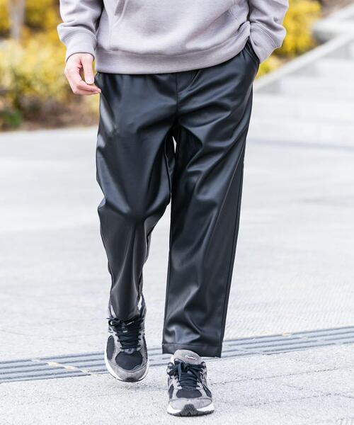 ITEMS URBANRESEARCH(アイテムズ アーバンリサーチ)の「ヴィーガンレザー イージーパンツ(その他パンツ・メンズ・ブラック/グレー/オフホワイト・MEDIUM/LARGE)」の5枚目の写真