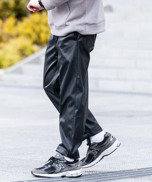 ITEMS URBANRESEARCH(アイテムズ アーバンリサーチ)の「ヴィーガンレザー イージーパンツ(その他パンツ・メンズ・ブラック/グレー/オフホワイト・MEDIUM/LARGE)」の14枚目の写真