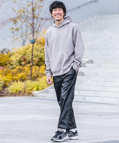 ITEMS URBANRESEARCH(アイテムズ アーバンリサーチ)の「ヴィーガンレザー イージーパンツ(その他パンツ・メンズ・ブラック/グレー/オフホワイト・MEDIUM/LARGE)」の12枚目の写真