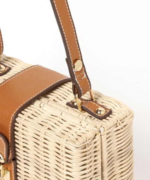 Andemiu（アンデミュウ）の「ラタンスクエアショルダー277890（ショルダーバッグ・レディース・ブラック/オフホワイト・FREE）」の17枚目の写真