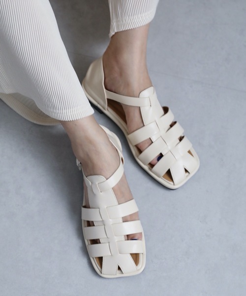 ap retro(アプレトロ)の「グルカサンダル(サンダル・レディース・ブラック/アイボリー・MEDIUM/LARGE)」の1枚目の写真