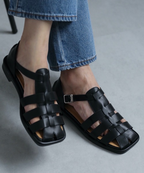 ap retro(アプレトロ)の「グルカサンダル(サンダル・レディース・ブラック/アイボリー・MEDIUM/LARGE)」の2枚目の写真