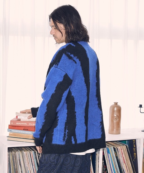 ADAM PATEK(アダムパテック)の「mcg3094- mohair mixed cardigan zebra カーディガン(カーディガン/ボレロ・メンズ・オフホワイト/ブルー・3/1/2)」の5枚目の写真