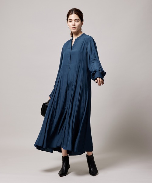 ROPE'（ロペ）の「【辺見えみりさんコラボ】OUTERSUNSET×ROPE' サテンドレス（ワンピース・レディース・ネイビー/ブルー・38/36）」の3枚目の写真