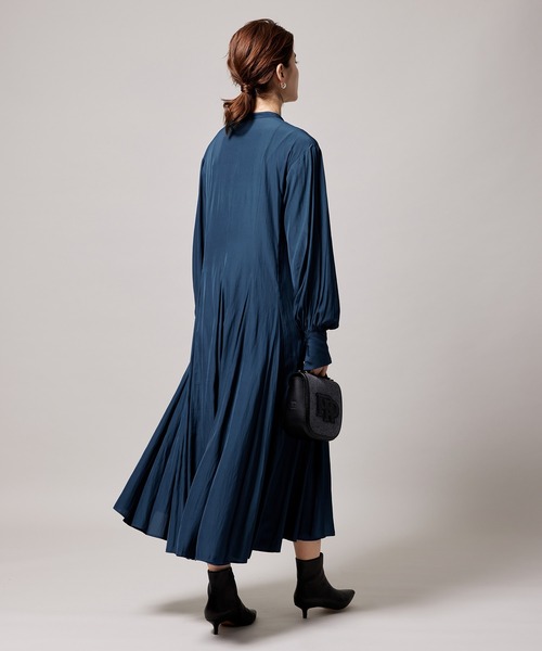 ROPE'（ロペ）の「【辺見えみりさんコラボ】OUTERSUNSET×ROPE' サテンドレス（ワンピース・レディース・ネイビー/ブルー・38/36）」の6枚目の写真