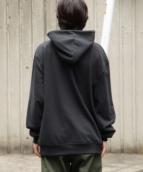 Champion(チャンピオン)の「Champion/チャンピオン HOODED オーバーサイズ プルオーバーパーカー 袖ワンポイント 刺繍ロゴ フーディ 2026年春夏(パーカー・メンズ・ホワイト/ブラック/ベージュ/パープル/ネイビー/グレー/ダークグレー/ローズ/マルーン/ロイヤルブルー/チャコール・S/M/L/XL)」の16枚目の写真