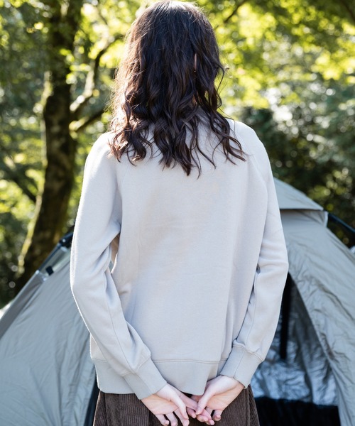OUTDOOR PRODUCTS APPAREL(アウトドアプロダクツアパレル)の「身頃ボア エンボスブランドロゴ スウェット トレーナー(スウェット・レディース・オリーブ/ネイビー/ベージュ・MEDIUM/LARGE)」の14枚目の写真