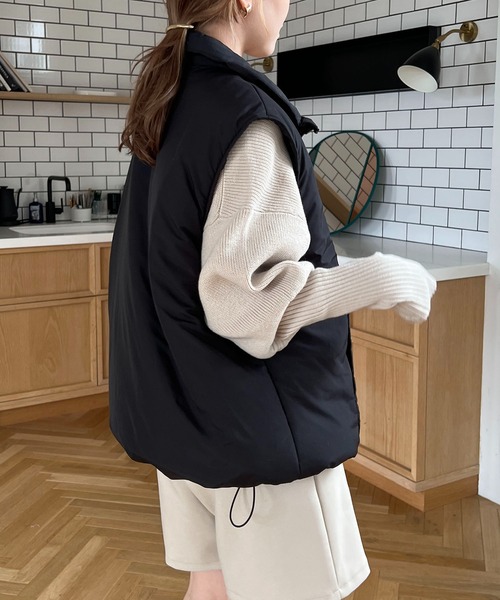 CAPRICIEUX LE'MAGE(カプリシューレマージュ)の「中綿ハーフジップベスト(ダウンベスト・レディース・ブラック/オフホワイト・FREE)」の6枚目の写真