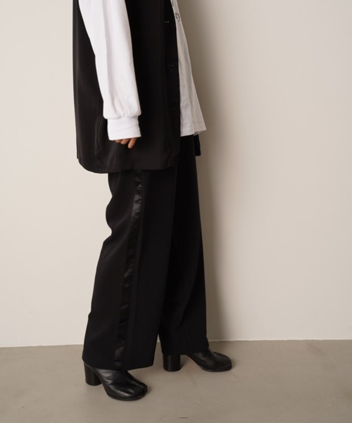 una ラインストレート パンツ una（ウナ）の「unaラインストレートパンツ（その他パンツ