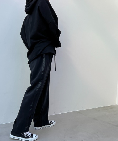 una（ウナ）の「unaラインストレートパンツ（その他パンツ