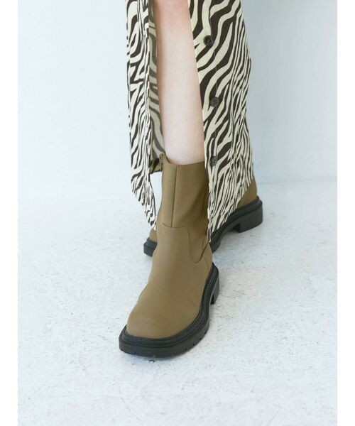 Ungrid（アングリッド）の「トラックソールミドル丈ブーツ（ブーツ