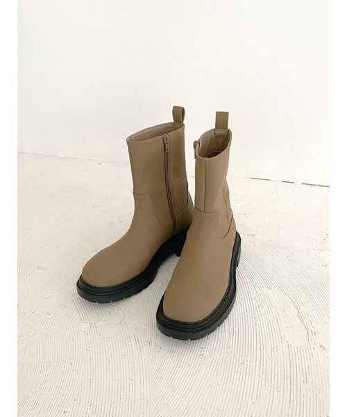Ungrid（アングリッド）の「トラックソールミドル丈ブーツ（ブーツ・レディース・ブラック/ベージュ・S/M/L）」の7枚目の写真