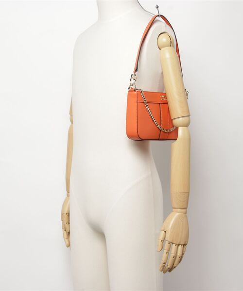 Guess（ゲス）の「KATEY Mini Top Zip Shoulder（ショルダーバッグ・レディース・ブラック/オレンジ・ONE SIZE）」の18枚目の写真