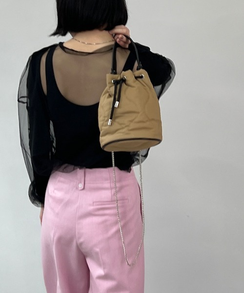 chuclla（チュクラ）の「キルティング巾着ショルダー ハンドバッグ cha23s007（ショルダーバッグ・レディース・ベージュ/ブラック/カーキ/ブルー・FREE）」の6枚目の写真