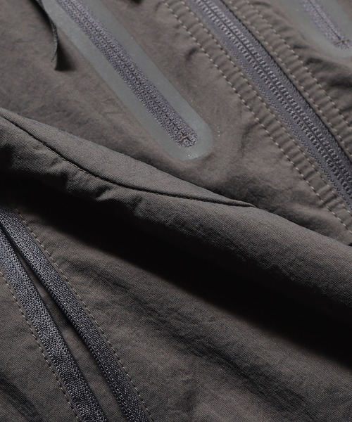 Maison Kitsune（メゾンキツネ）の「Maison Kitsune/メゾン キツネ×and wander/アンドワンダー HIKING SET UP HOODIE ジャケット（ブルゾン・メンズ・ブラック・6/3/5/4）」の9枚目の写真