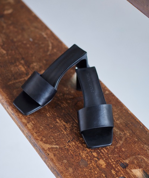 Fabby fabby(ファビィーファビィー)の「プレーンセットバックヒールサンダル(サンダル・レディース・ライトグリーン/オフホワイト/サックスブルー/ブラック/ベージュ/パイソン・SS/SMALL/MEDIUM/LARGE)」の13枚目の写真