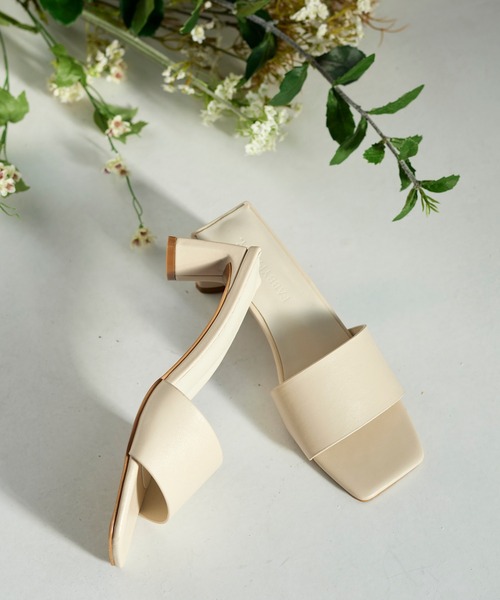 Fabby fabby(ファビィーファビィー)の「プレーンセットバックヒールサンダル(サンダル・レディース・ライトグリーン/オフホワイト/サックスブルー/ブラック/ベージュ/パイソン・SS/SMALL/MEDIUM/LARGE)」の18枚目の写真