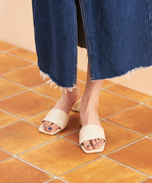 Fabby fabby(ファビィーファビィー)の「プレーンセットバックヒールサンダル(サンダル・レディース・ライトグリーン/オフホワイト/サックスブルー/ブラック/ベージュ/パイソン・SS/SMALL/MEDIUM/LARGE)」の19枚目の写真