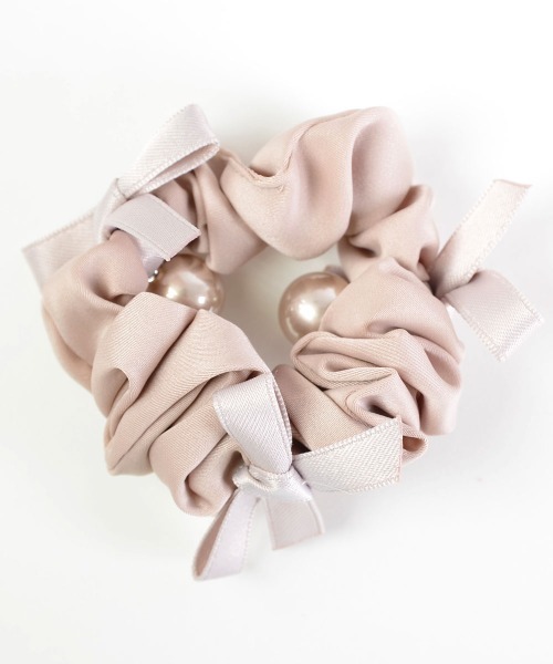 VIBGYOR Women（ヴィブジョー　ウィメン）の「【resonance】パール リボン シュシュ（シュシュ・レディース・ブラック/ベージュ・FREE）」の9枚目の写真