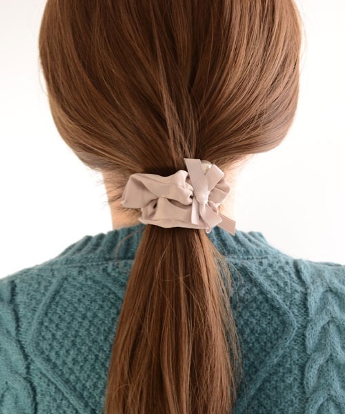 VIBGYOR Women（ヴィブジョー　ウィメン）の「【resonance】パール リボン シュシュ（シュシュ・レディース・ブラック/ベージュ・FREE）」の16枚目の写真