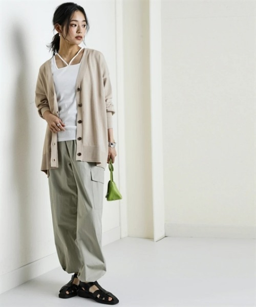 nissen（ニッセン）の「洗えるＵＶカット綿１００％Vネックカーディガン（長袖）（オーバーサイズ）（カーディガン/ボレロ・レディース・ピンク系/杢グレー/ブラック/オフホワイト/ブルー/グレイッシュベージュ・S～Ｍ/L～LL）」の19枚目の写真