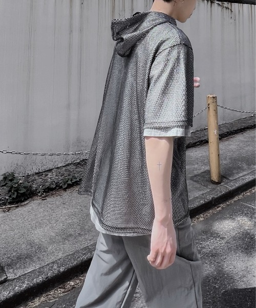 Figments(フィグメンツ)の「メタリックメッシュトップ(Tシャツ/カットソー・レディース・ホワイト/ブラック・SMALL/MEDIUM)」の5枚目の写真