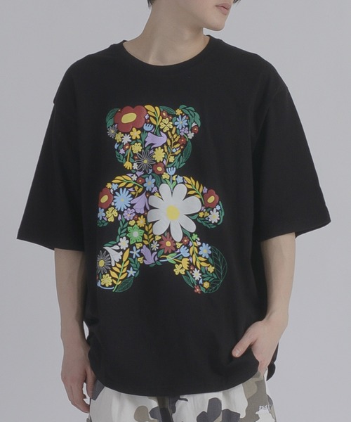 RE730(アールイーセブンサーティー)の「RE730 フラワーベアコラージュTシャツ(Tシャツ/カットソー・メンズ・オフホワイト/ブラック・MEDIUM/LARGE/X-LARGE)」の2枚目の写真