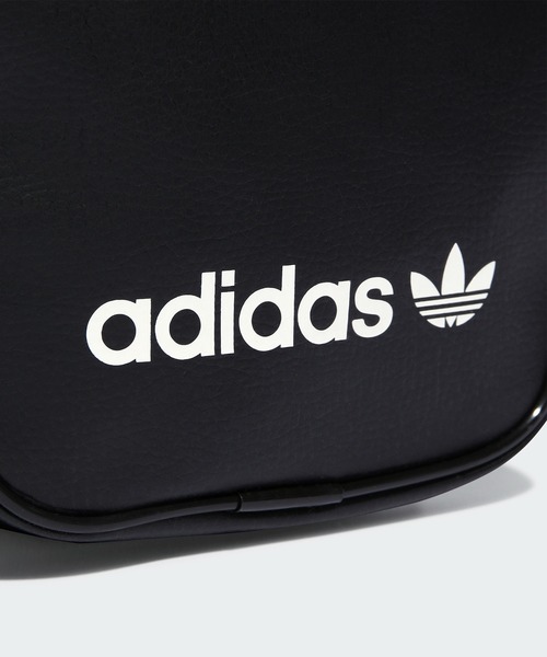 adidas（アディダス）の「アーカイブ ショルダーバッグ