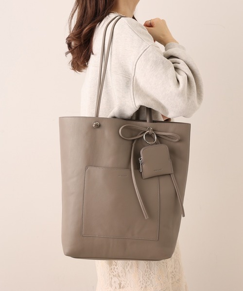 one after another NICE CLAUP(ワンアフターアナザーナイスクラップ)の「【ZOZO限定商品】ミニポーチ付きフェイクレザートートバック(トートバッグ・レディース・アイボリー/グレイッシュベージュ/ブラック/モカ・FREE)」の18枚目の写真